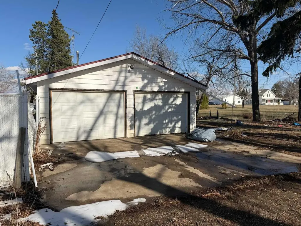 5204 50 Street Strome AB T0B 4H0