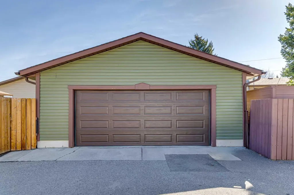 95 Mchugh Road NE Calgary AB T2E 7R5