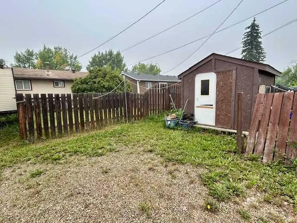 5205 50 Avenue Grimshaw AB T0H 1W0