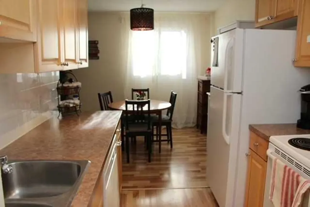 626 2 Avenue NE Calgary AB T2E0E8