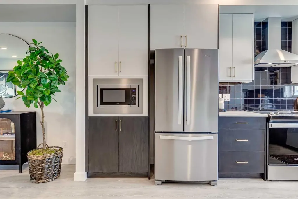 8235 8 Avenue SW Calgary AB T3H 6H2