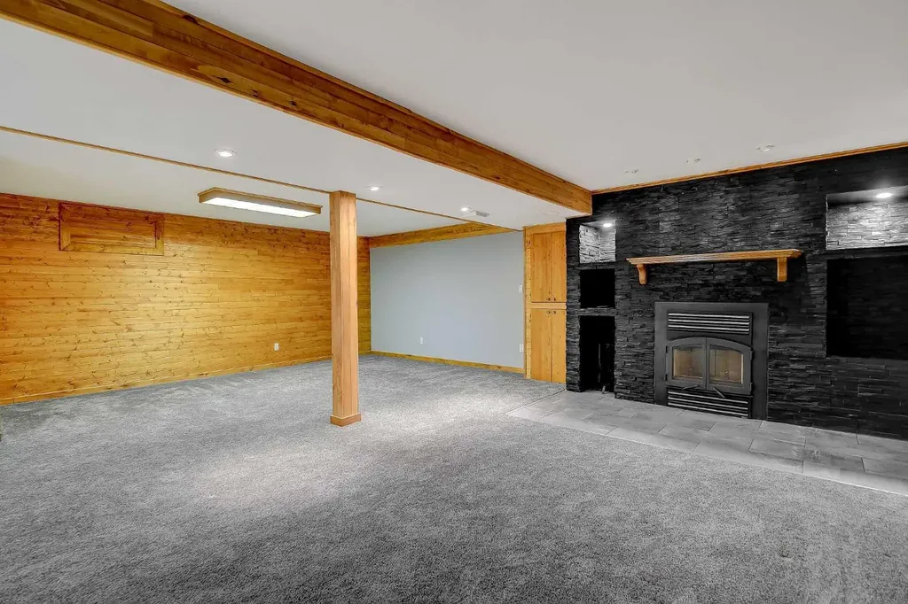 104 11th Street Beaverlodge AB T0H 0C0