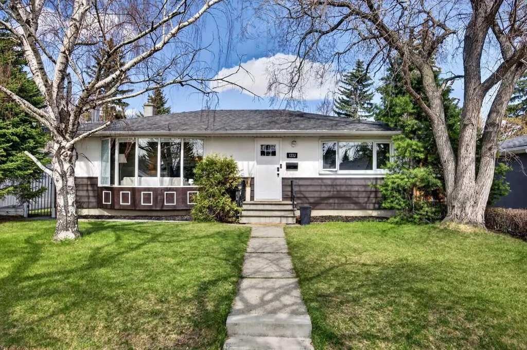 1232 40 Avenue NW Calgary AB T2K 0G4
