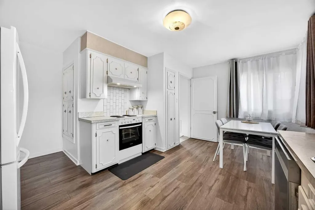1232 40 Avenue NW Calgary AB T2K 0G4