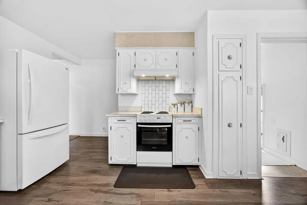 1232 40 Avenue NW Calgary AB T2K 0G4