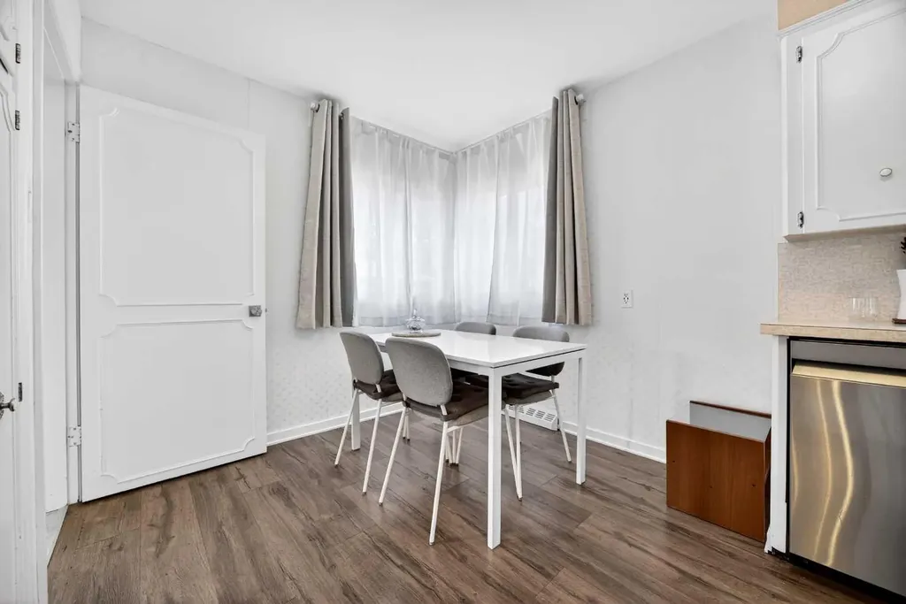 1232 40 Avenue NW Calgary AB T2K 0G4