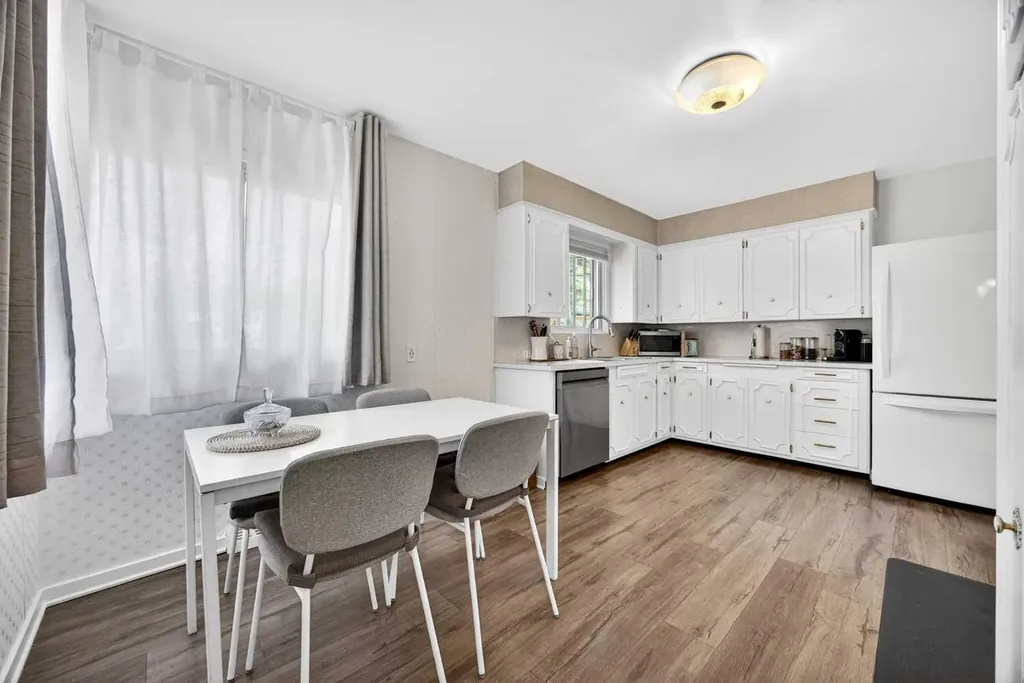 1232 40 Avenue NW Calgary AB T2K 0G4