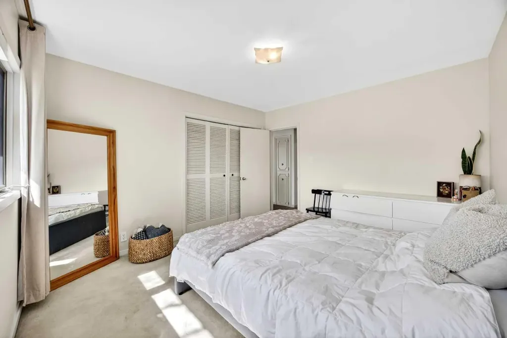 1232 40 Avenue NW Calgary AB T2K 0G4