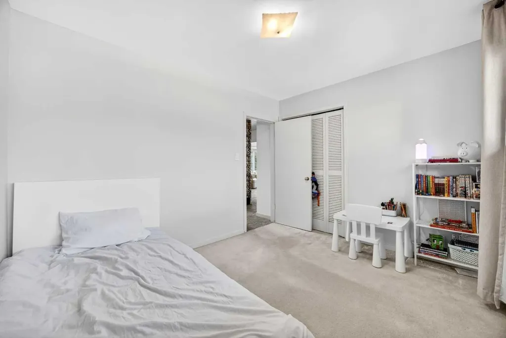 1232 40 Avenue NW Calgary AB T2K 0G4