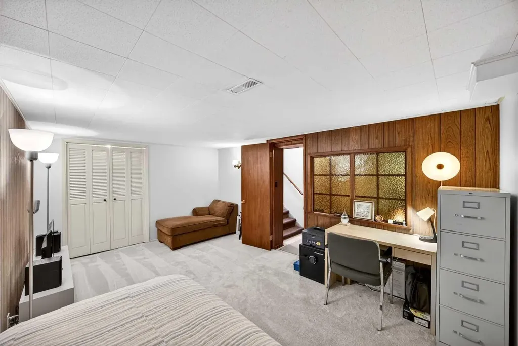 1232 40 Avenue NW Calgary AB T2K 0G4