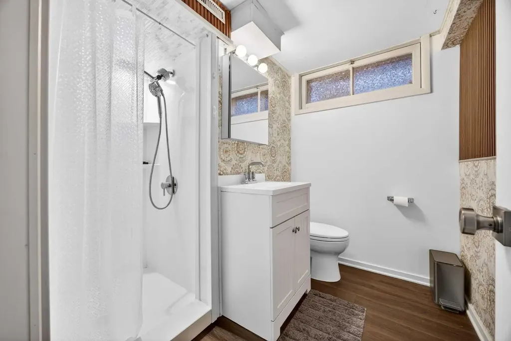 1232 40 Avenue NW Calgary AB T2K 0G4