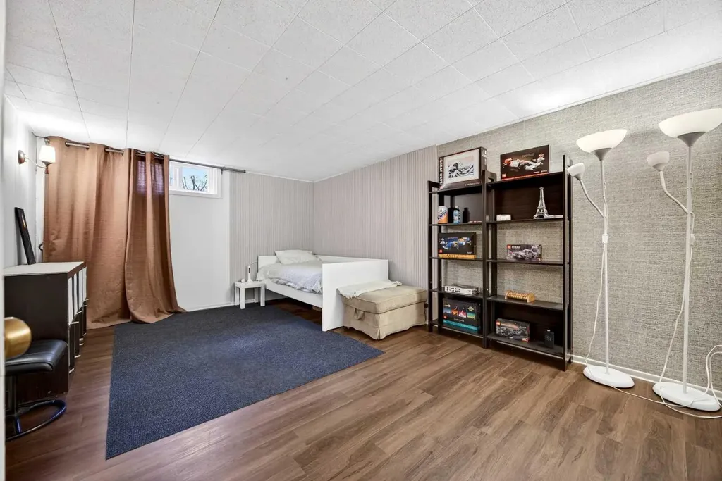 1232 40 Avenue NW Calgary AB T2K 0G4