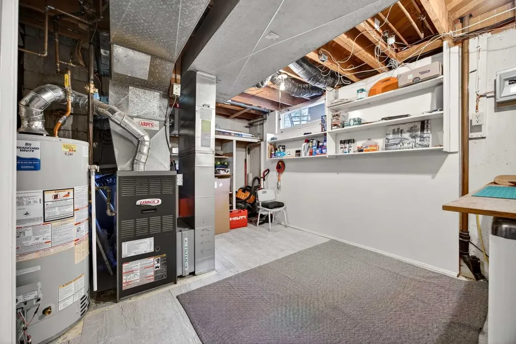 1232 40 Avenue NW Calgary AB T2K 0G4