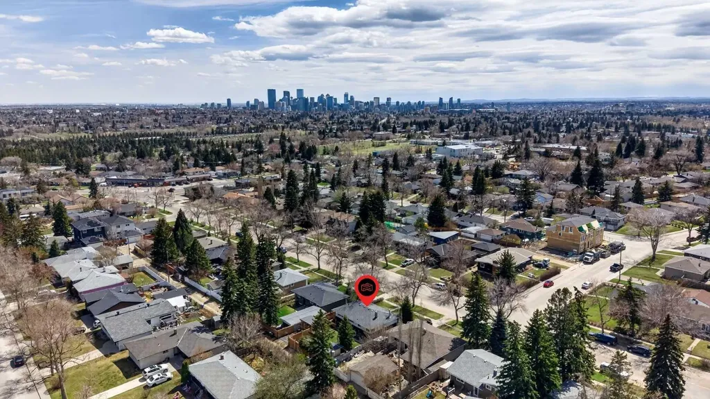 1232 40 Avenue NW Calgary AB T2K 0G4