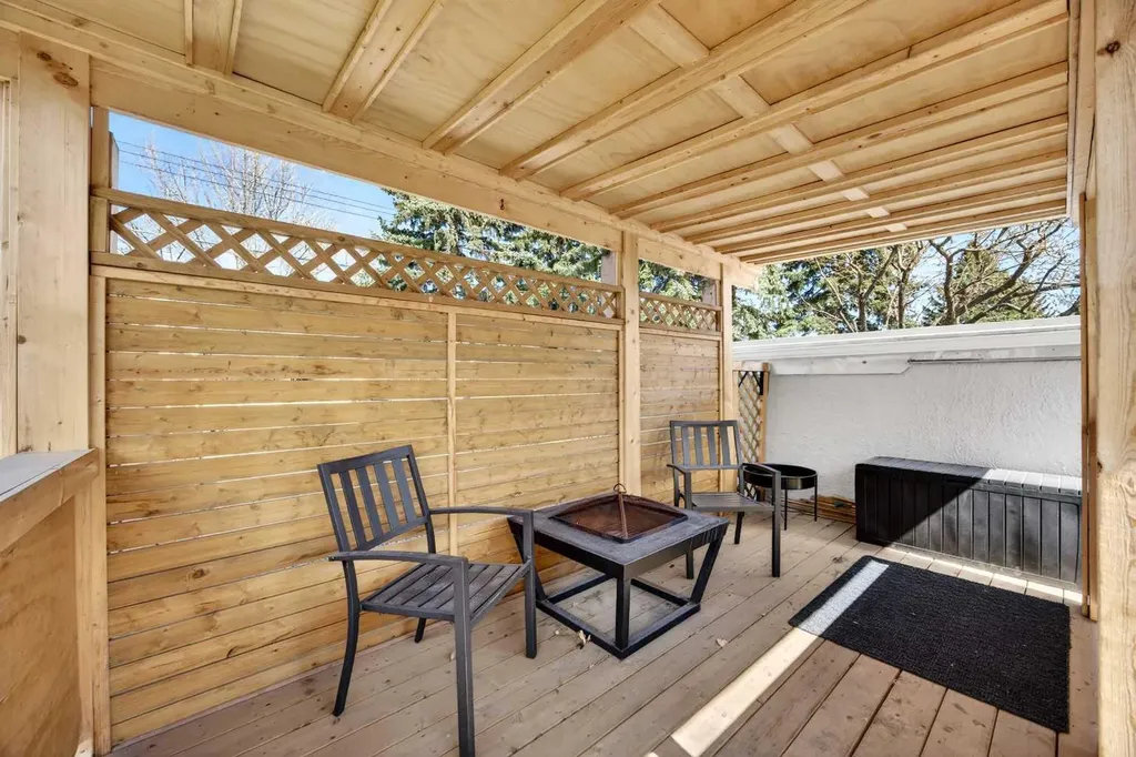1232 40 Avenue NW Calgary AB T2K 0G4
