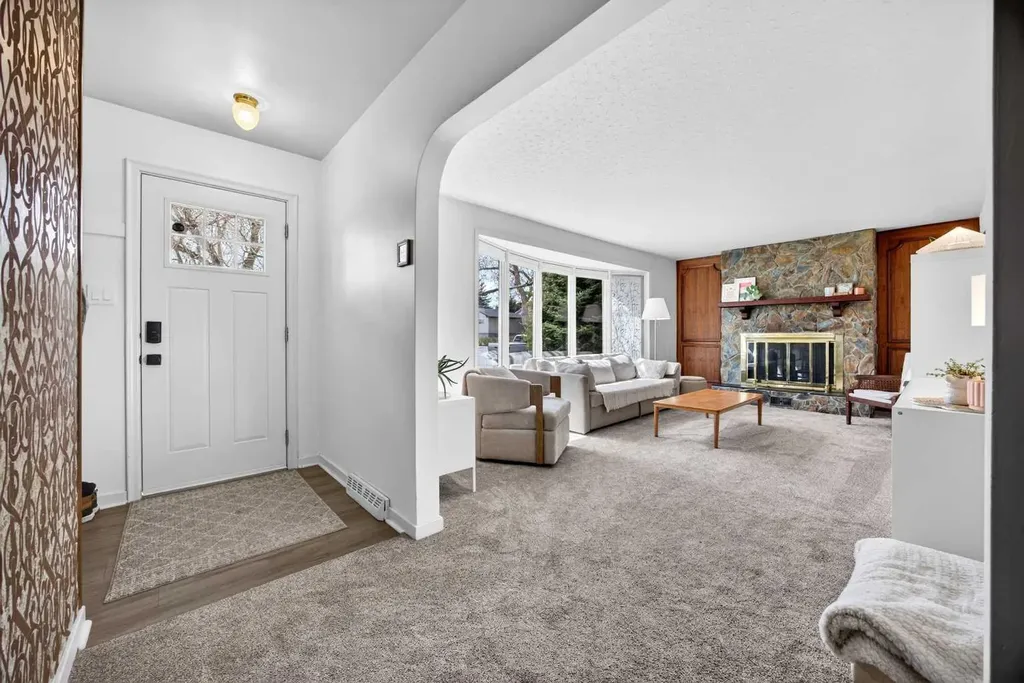 1232 40 Avenue NW Calgary AB T2K 0G4