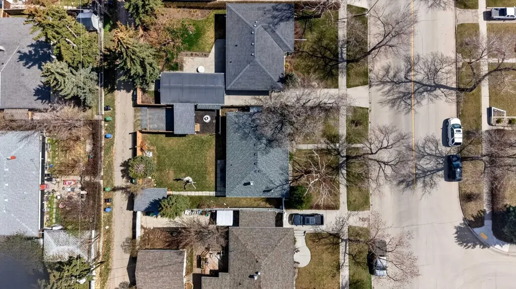 1232 40 Avenue NW Calgary AB T2K 0G4