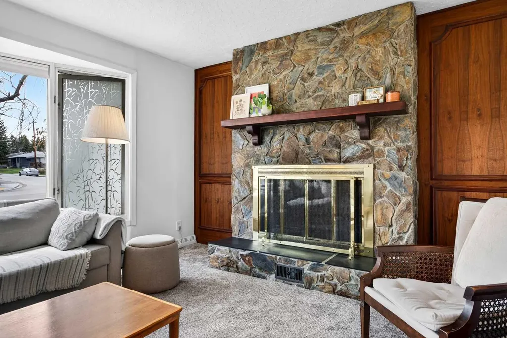 1232 40 Avenue NW Calgary AB T2K 0G4