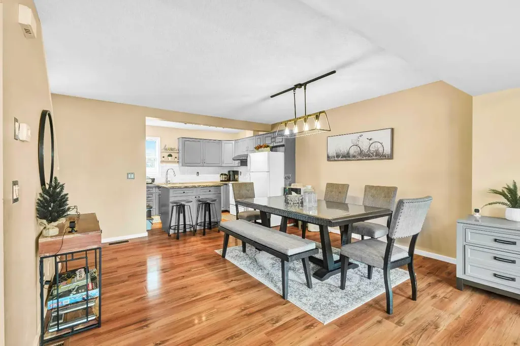 200 Hidden Hills Terrace NW Calgary AB T3A 6E8