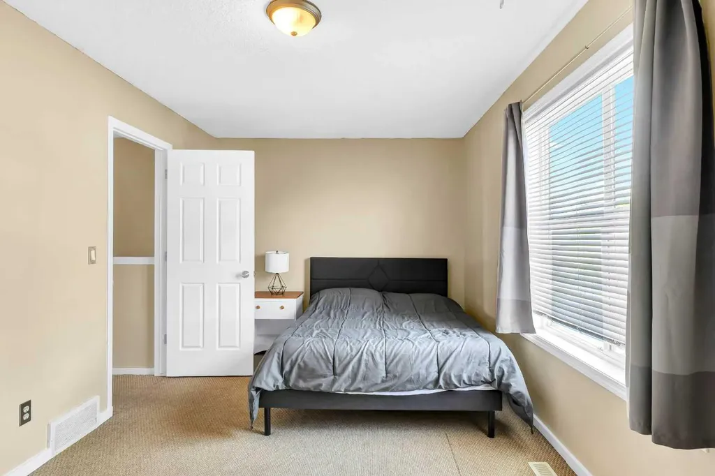 200 Hidden Hills Terrace NW Calgary AB T3A 6E8