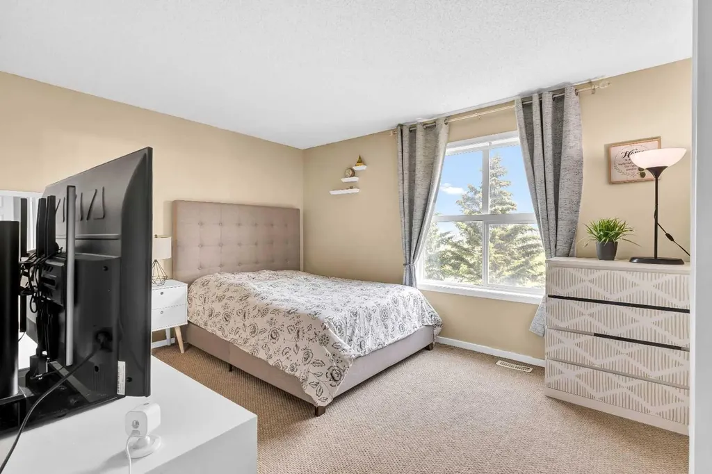 200 Hidden Hills Terrace NW Calgary AB T3A 6E8