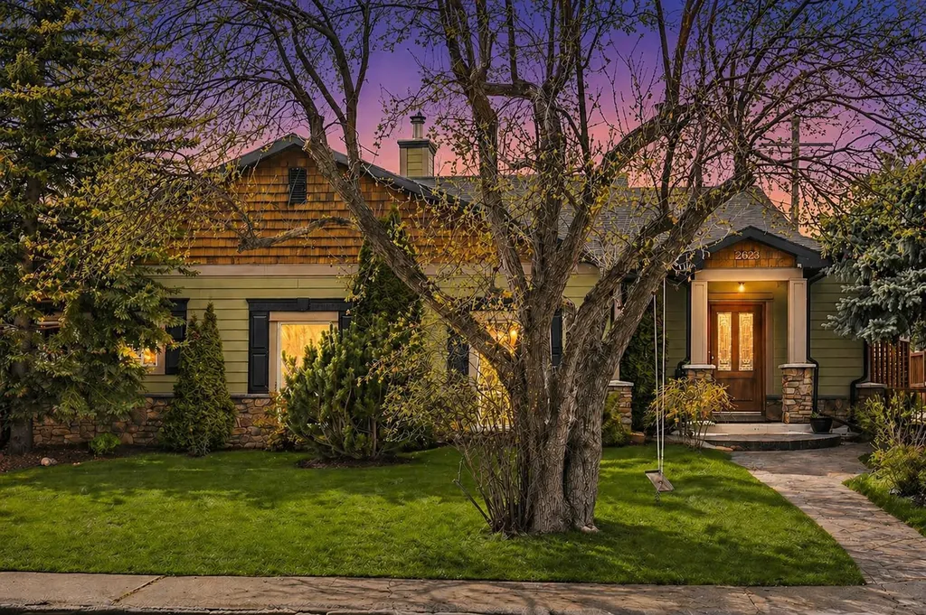 2623 Glenmount Drive SW Calgary AB T3E 4C2