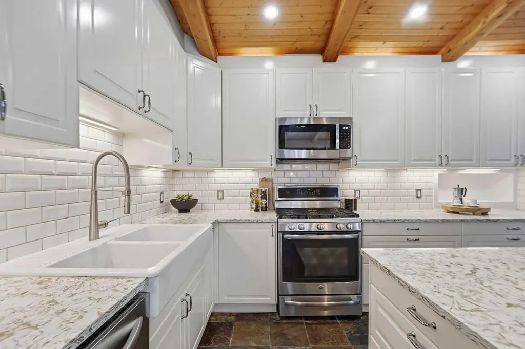 2623 Glenmount Drive SW Calgary AB T3E 4C2