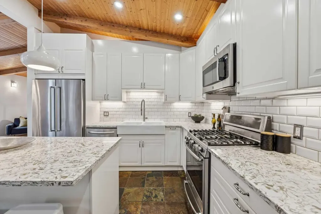 2623 Glenmount Drive SW Calgary AB T3E 4C2