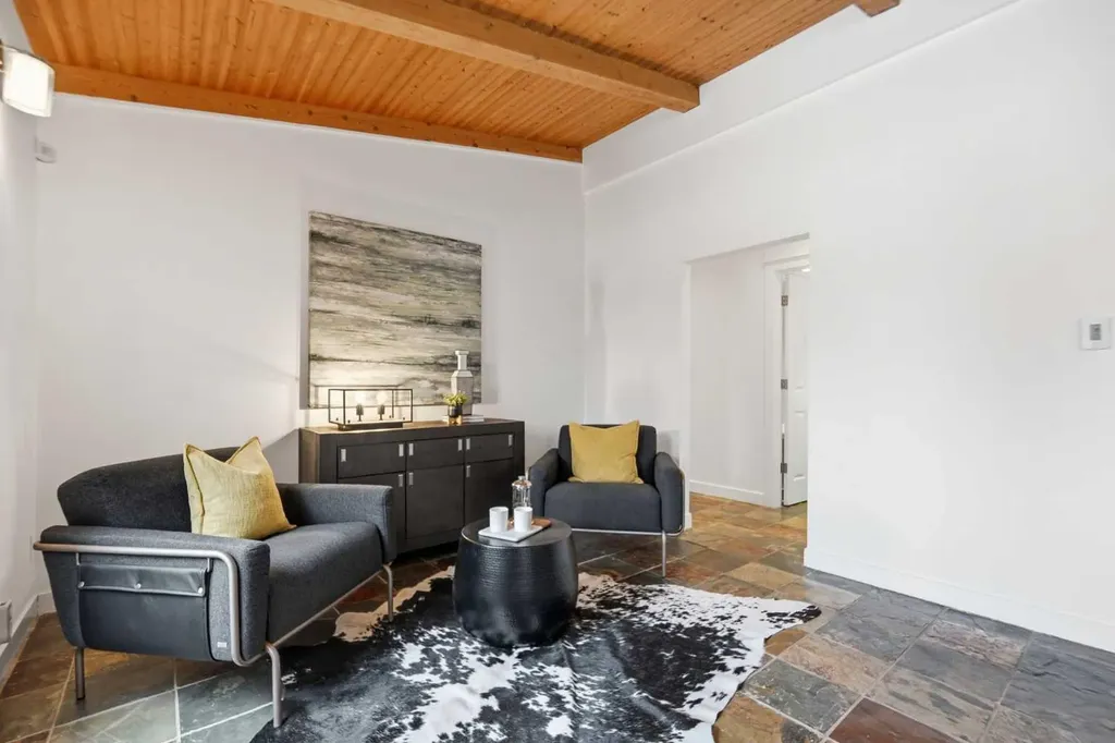 2623 Glenmount Drive SW Calgary AB T3E 4C2