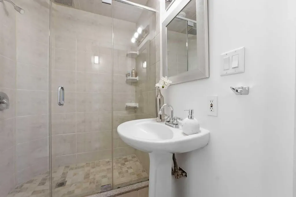 2623 Glenmount Drive SW Calgary AB T3E 4C2