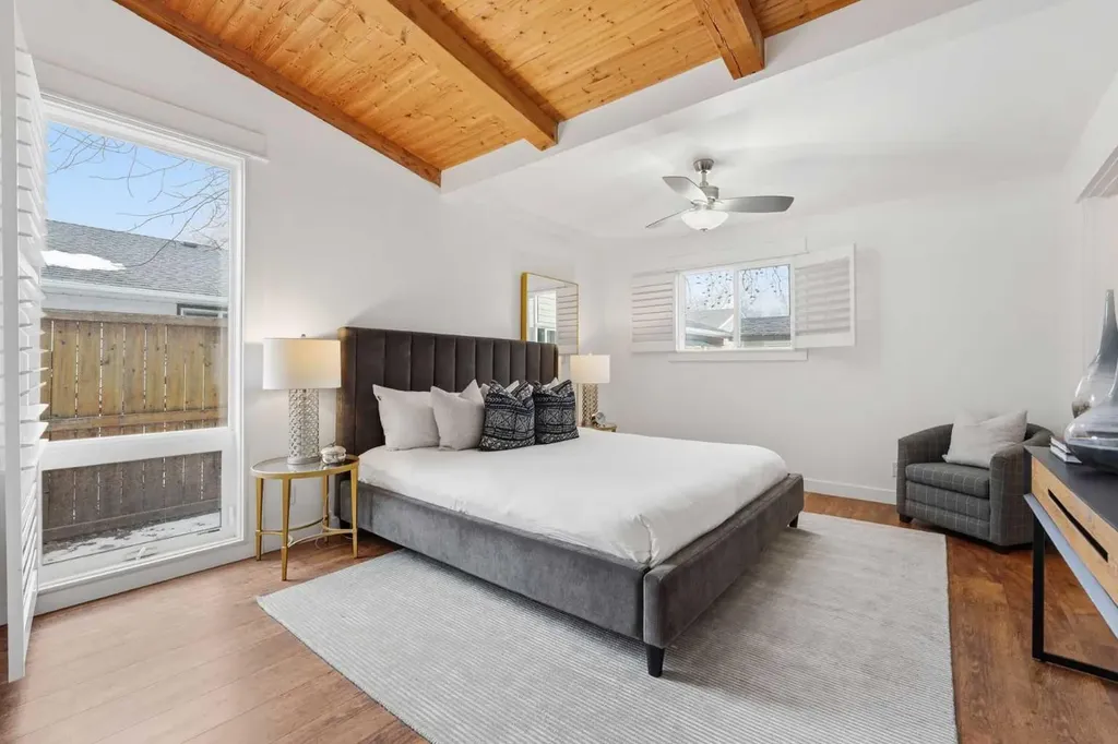 2623 Glenmount Drive SW Calgary AB T3E 4C2