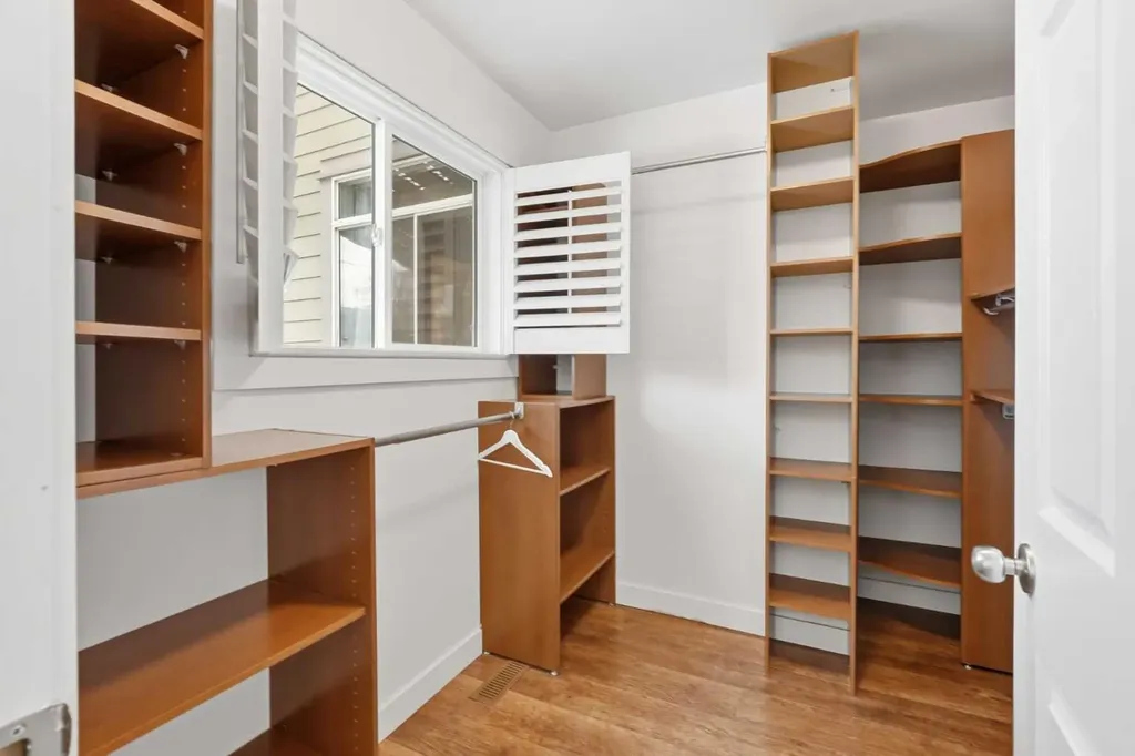 2623 Glenmount Drive SW Calgary AB T3E 4C2