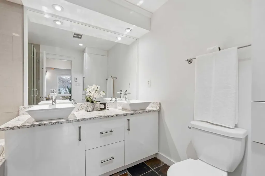 2623 Glenmount Drive SW Calgary AB T3E 4C2