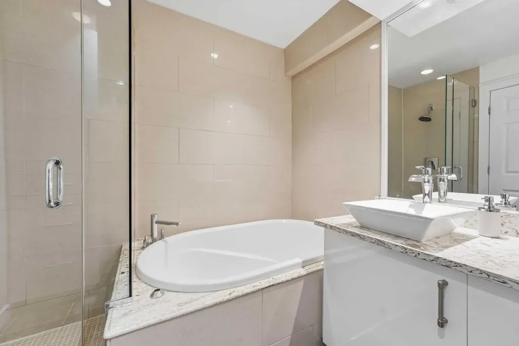 2623 Glenmount Drive SW Calgary AB T3E 4C2