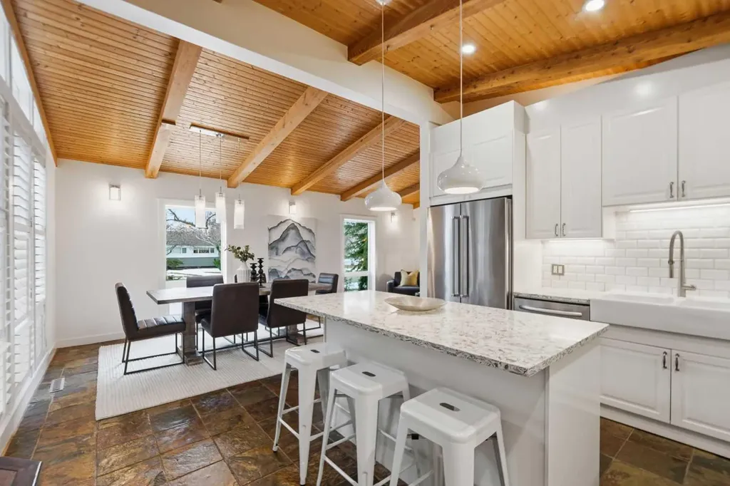 2623 Glenmount Drive SW Calgary AB T3E 4C2