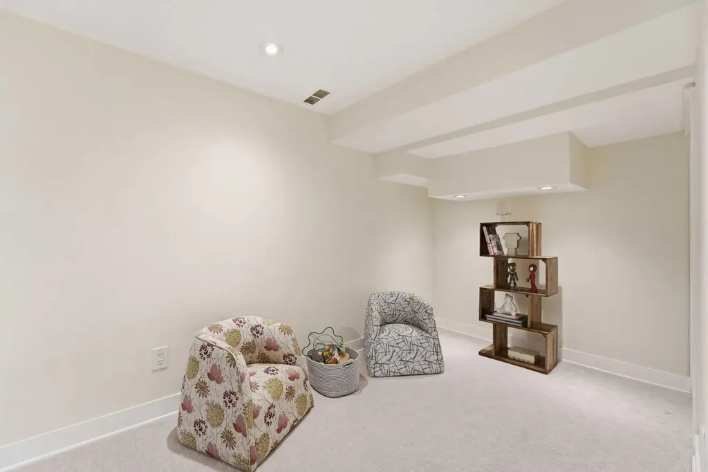 2623 Glenmount Drive SW Calgary AB T3E 4C2