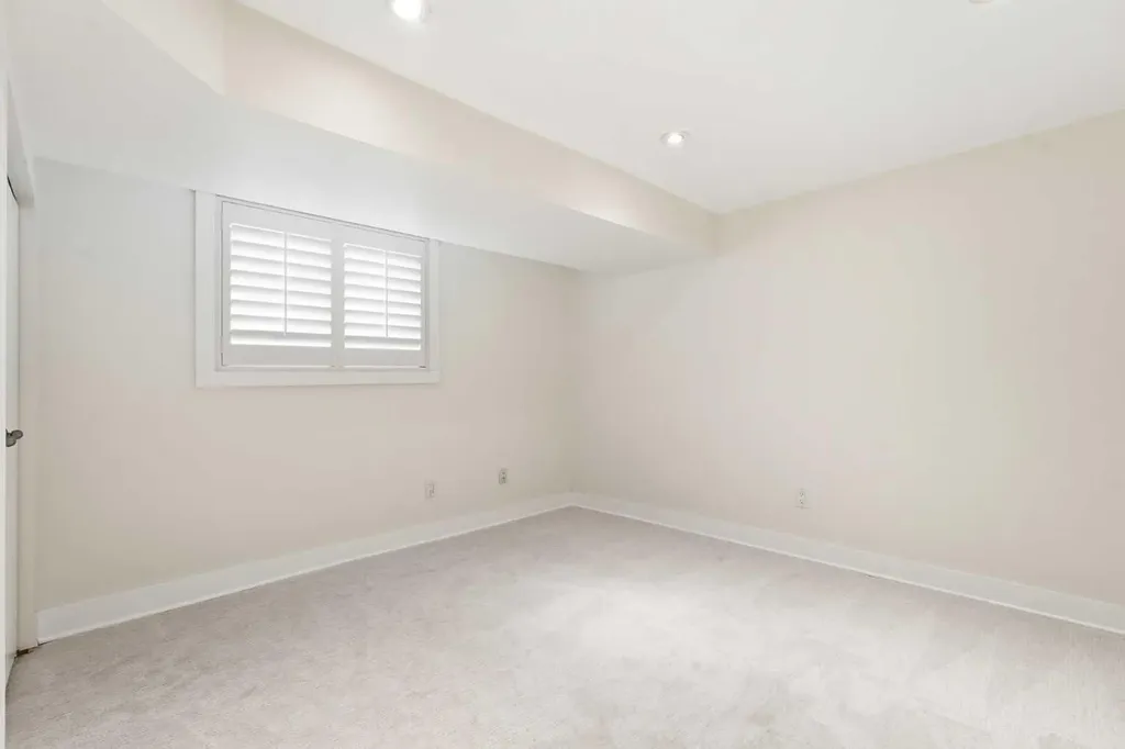 2623 Glenmount Drive SW Calgary AB T3E 4C2