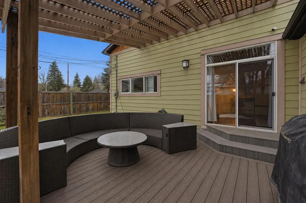 2623 Glenmount Drive SW Calgary AB T3E 4C2