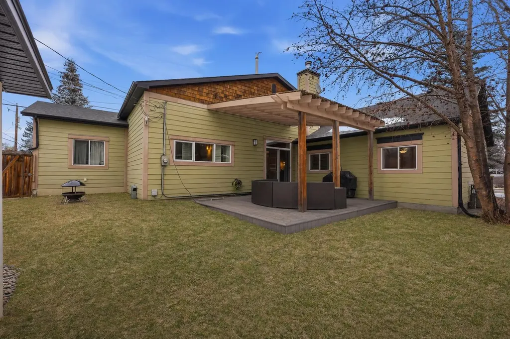 2623 Glenmount Drive SW Calgary AB T3E 4C2