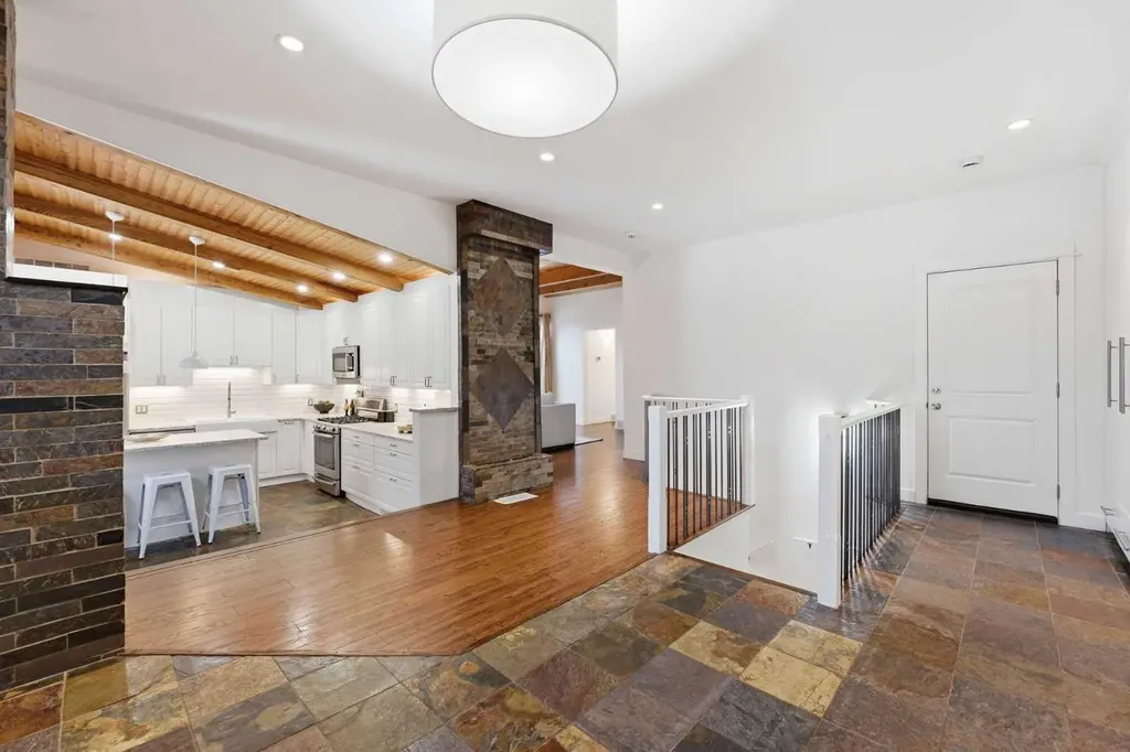 2623 Glenmount Drive SW Calgary AB T3E 4C2