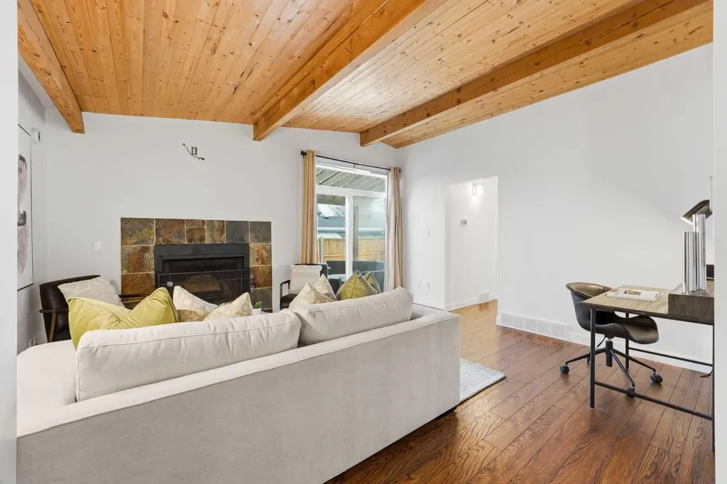 2623 Glenmount Drive SW Calgary AB T3E 4C2