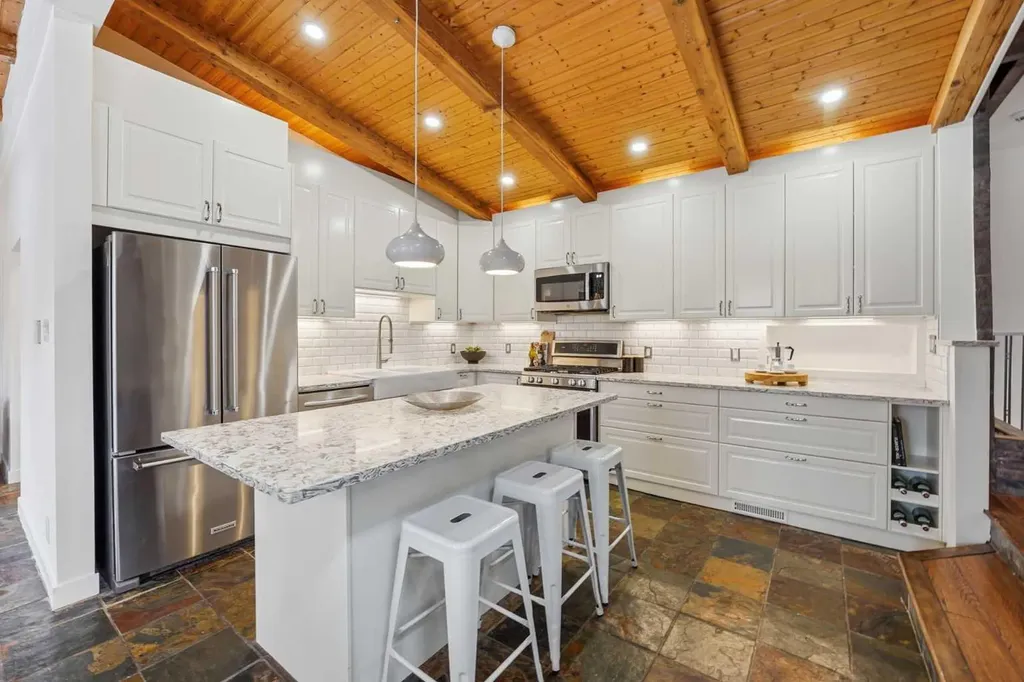 2623 Glenmount Drive SW Calgary AB T3E 4C2
