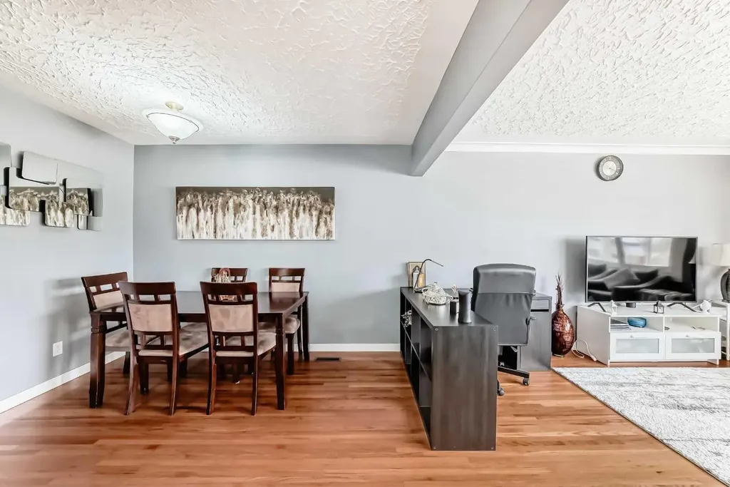 417 37 Street SW Calgary AB T3C 1R7