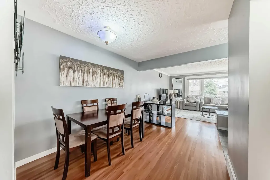 417 37 Street SW Calgary AB T3C 1R7