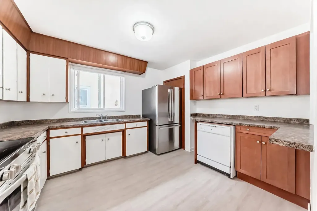 417 37 Street SW Calgary AB T3C 1R7