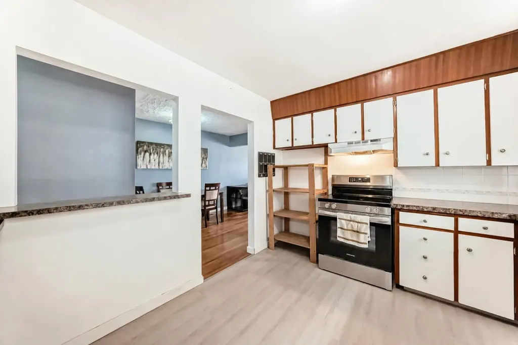 417 37 Street SW Calgary AB T3C 1R7