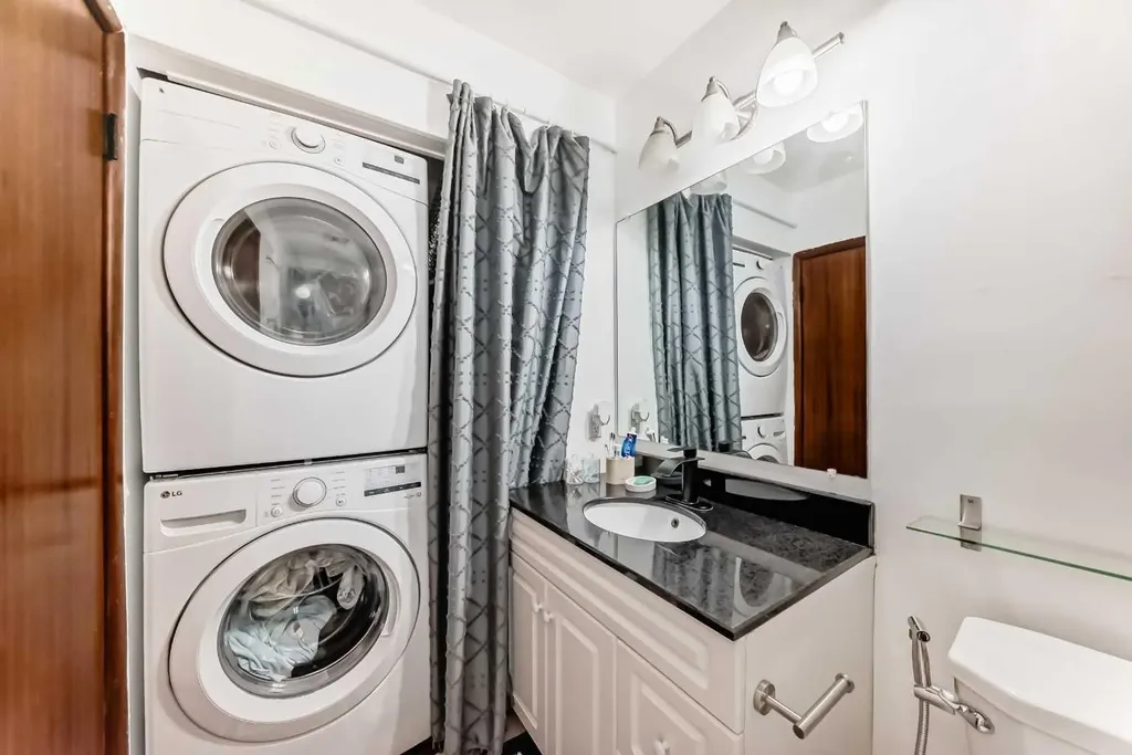 417 37 Street SW Calgary AB T3C 1R7