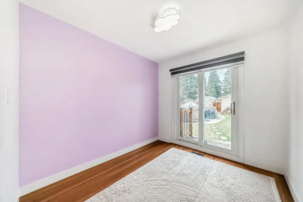 417 37 Street SW Calgary AB T3C 1R7