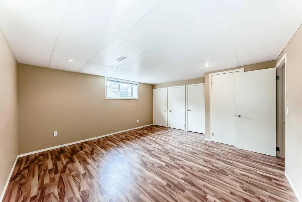 417 37 Street SW Calgary AB T3C 1R7