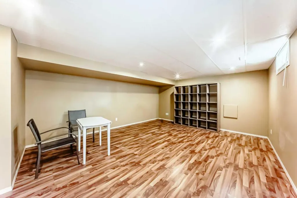 417 37 Street SW Calgary AB T3C 1R7